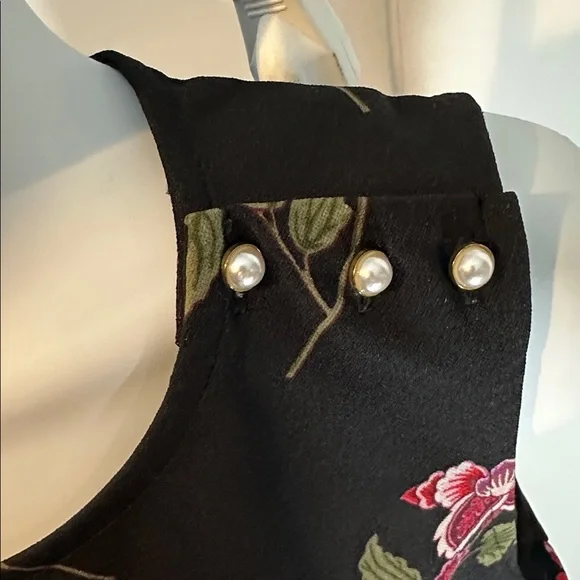 Large Ann Taylor Factory Black and Red Floral Blouse fitted waist pearl accents - Picture 3 of 8